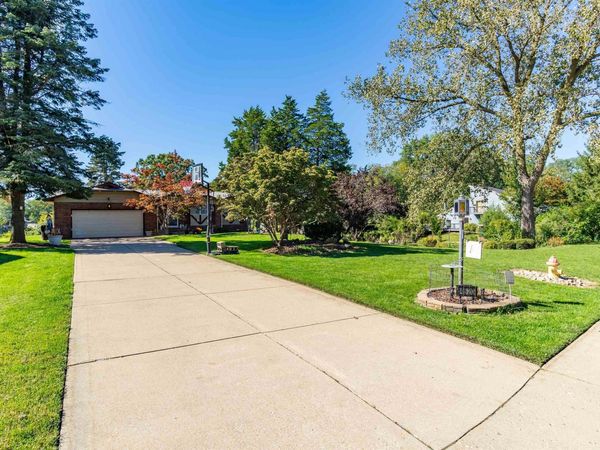 4620 W HETHERWOOD Drive, Peoria, IL 61615