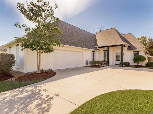 37395 Whispering Hollow Ave, Prairieville, LA 70769