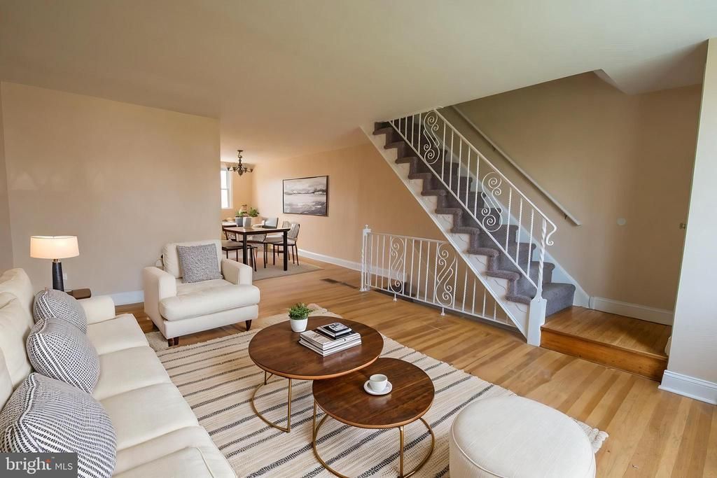 715 W OAKWOOD DRIVE , GLENOLDEN, PA 19036