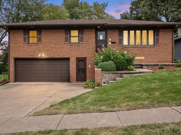 2833 Kelling Street , Davenport, IA 52804