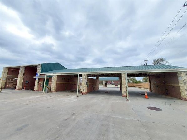 320 N Santa Fe Street , Wolfe City, TX 75496