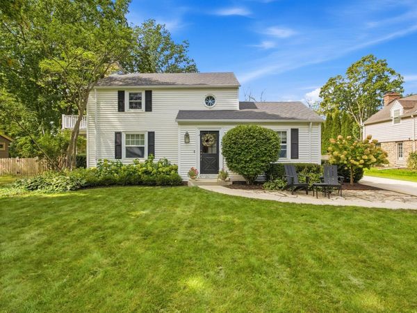 7431 N Boyd Way, Fox Point, WI 53217