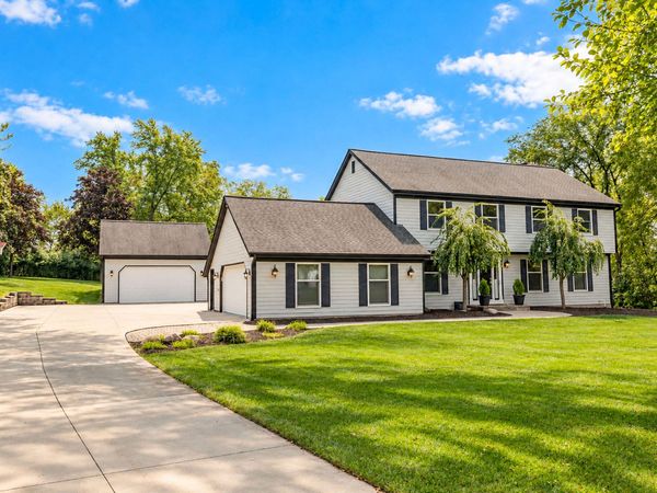 12050 N Maryhill Ct, Mequon, WI 53092