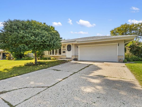 5830 Lakeview Dr, Greendale, WI 53219