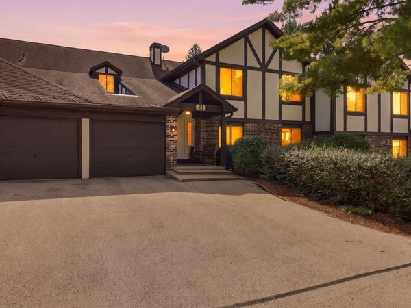 21 Wildwood Ct, Unit D, Williams Bay, WI 53191