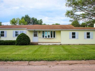 811 SOUTH Avenue, ESSEX, IA 51638