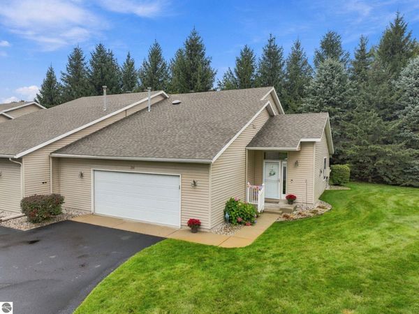 210 Greenview Circle, Cadillac, MI 49601