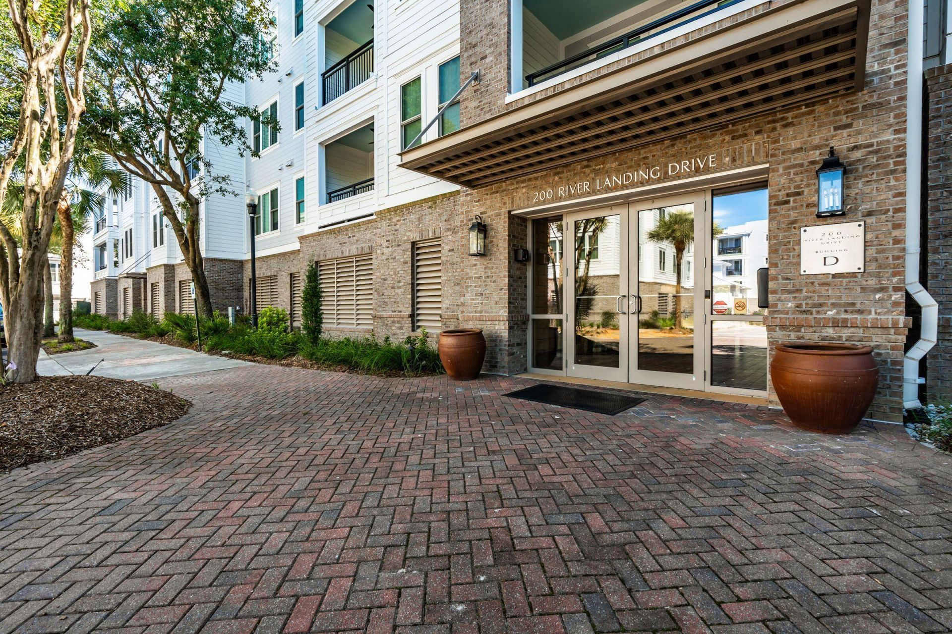 200 River Landing Drive Photo 4