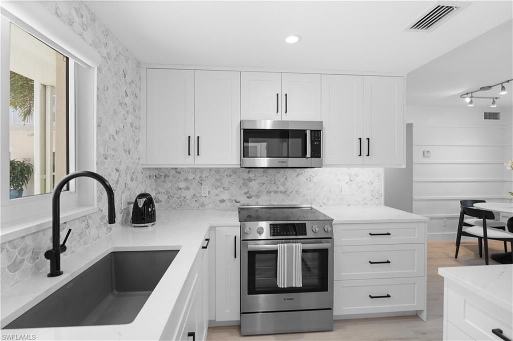 506 Broad Ave S, Unit 506, Naples, FL 34102 Photo
