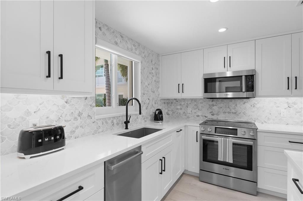 506 Broad Ave S, Unit 506, Naples, FL 34102 Photo