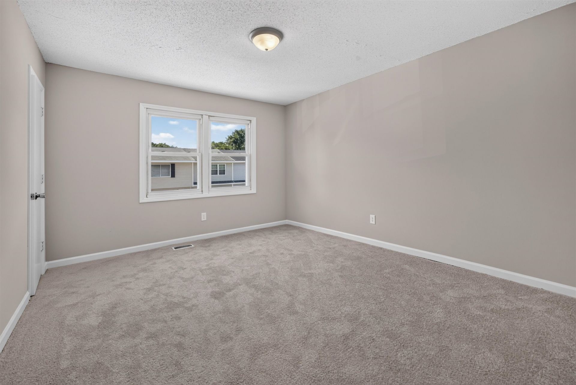 6310 Wedgewood St. Photo 8