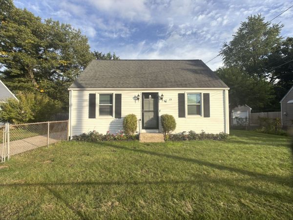 23 Midway St, Springfield, MA 01151