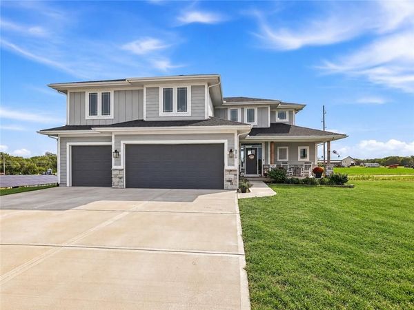 9517 Ingrid Street, De Soto, KS 66018
