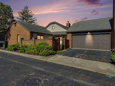 125 Flores Place , Columbus, OH 43213