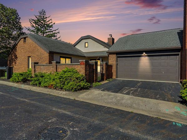 125 Flores Place , Columbus, OH 43213