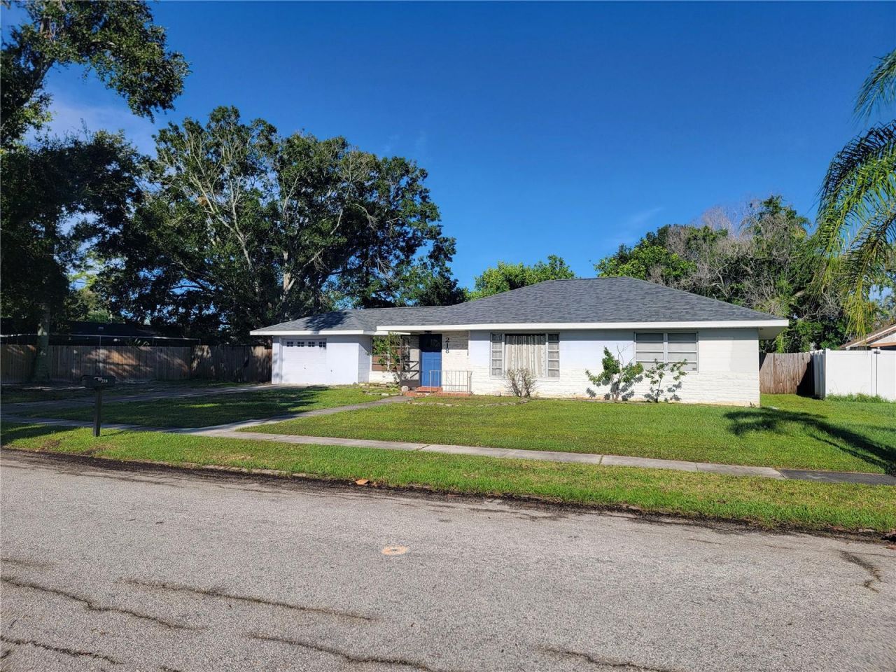 218 Crescent Court E, Bradenton, FL 34208 Photo