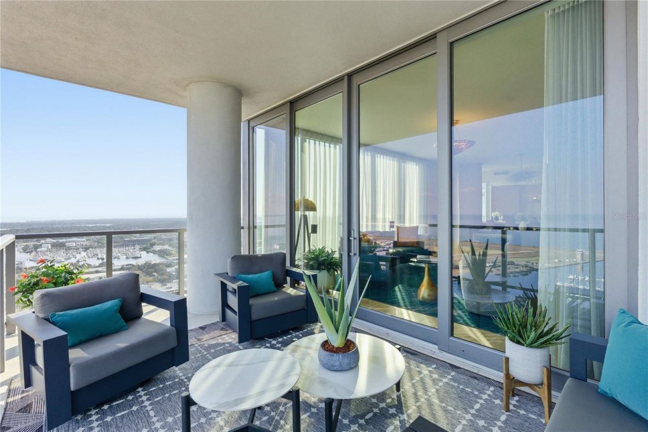 301 1st Street S, Unit 3101, Saint Petersburg, FL 33701 Photo
