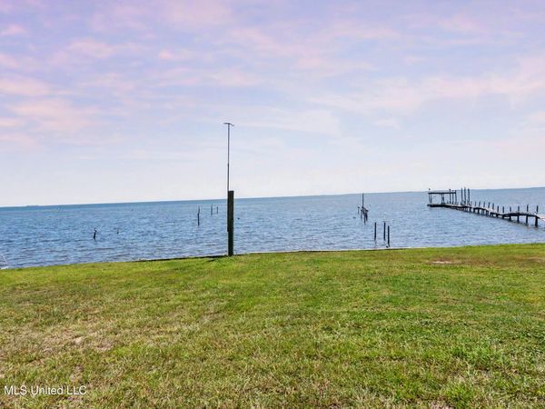 5213 E Belle Fontaine Road, Ocean Springs, MS 39564