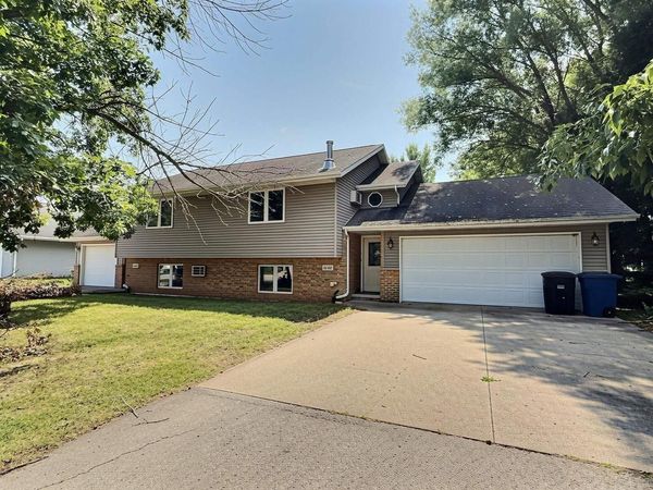 1642 LINCOLN AVENUE, Omro, WI 54963