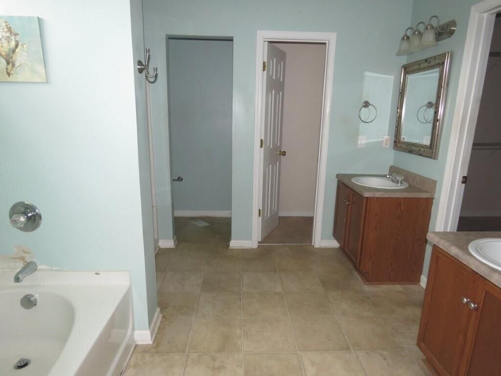136 Shawnmoor Lane Photo 11