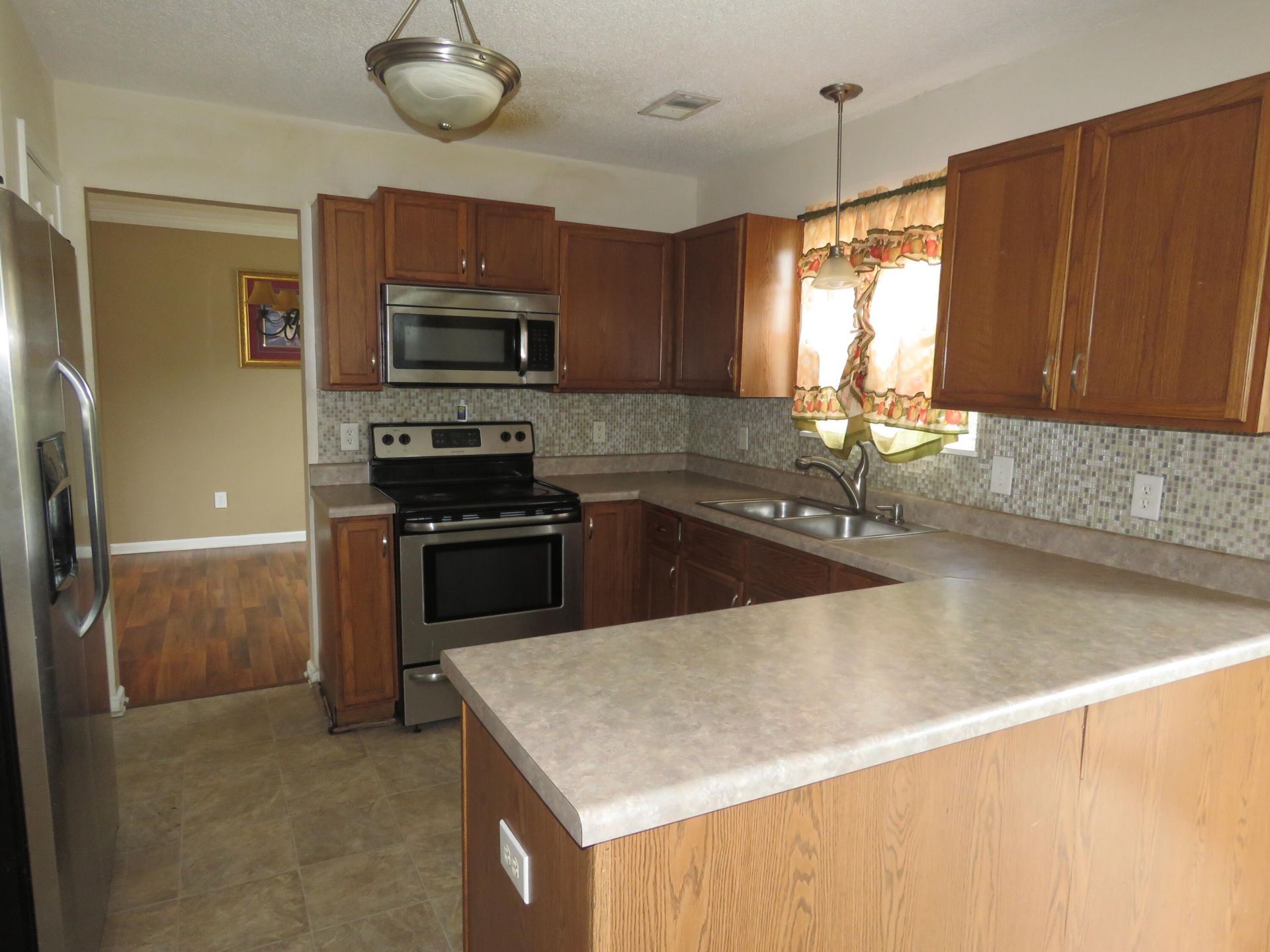 136 Shawnmoor Lane Photo 4