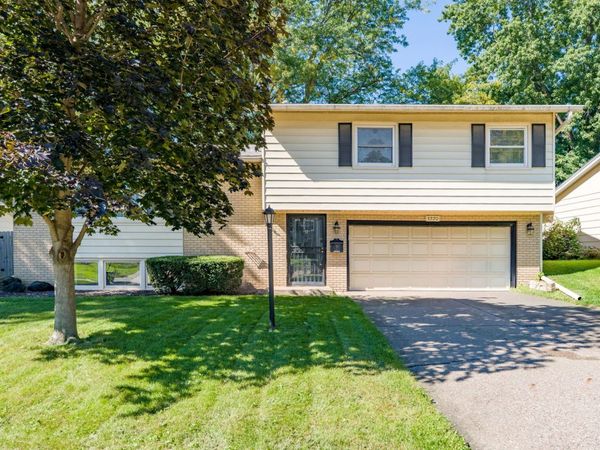 3220 Kenwood Avenue , Davenport, IA 52807