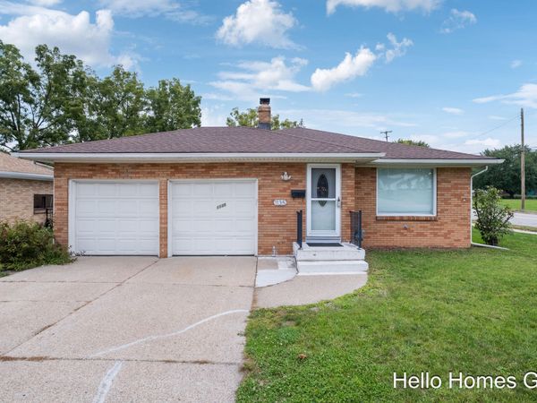 1135 Carrier Creek Boulevard NE, Grand Rapids, MI 49503