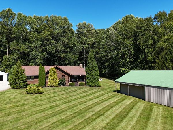 1272 Centerwood Drive , Martinsville, IN 46151