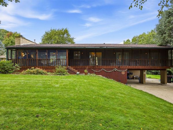 324 Lake View Drive NE, Solon, IA 52333