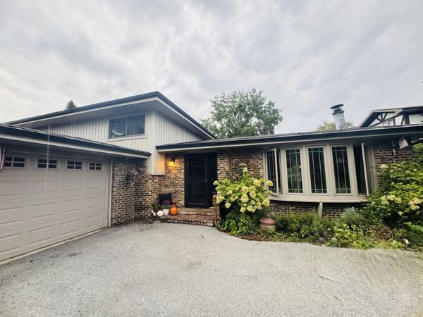 8740 W 99th Street , Palos Hills, IL 60465