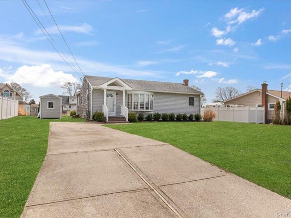 7 Whiting Road , East Quogue, NY 11942