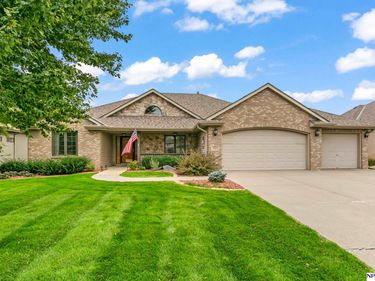 19813 Adams Street, Omaha, NE 68135