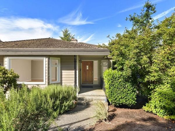 2829 Arbutus Rd , Unit #109, Saanich, BC V8N 5X5