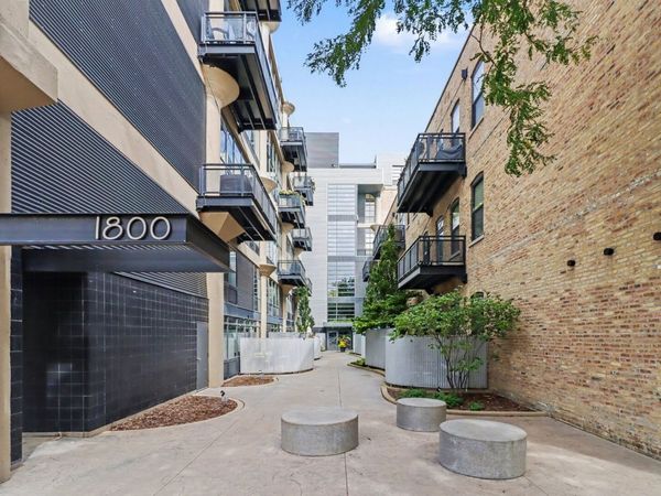 1800 W Grace Street , Unit 204, Chicago, IL 60613