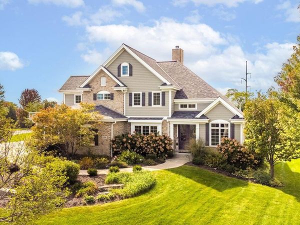1286 Mary Hill CIRCLE, Hartland, WI 53029