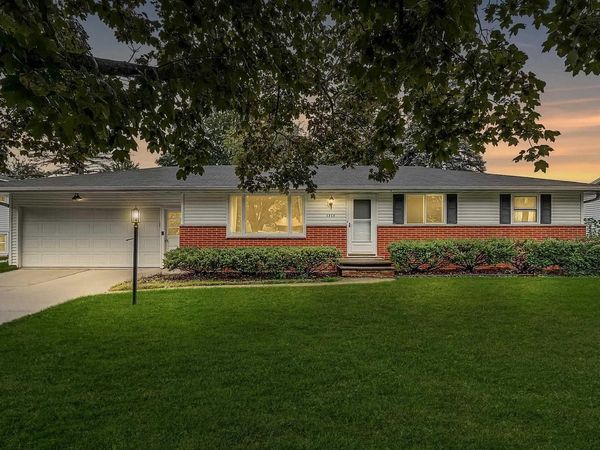 1315 APRIL LANE, Green Bay, WI 54304