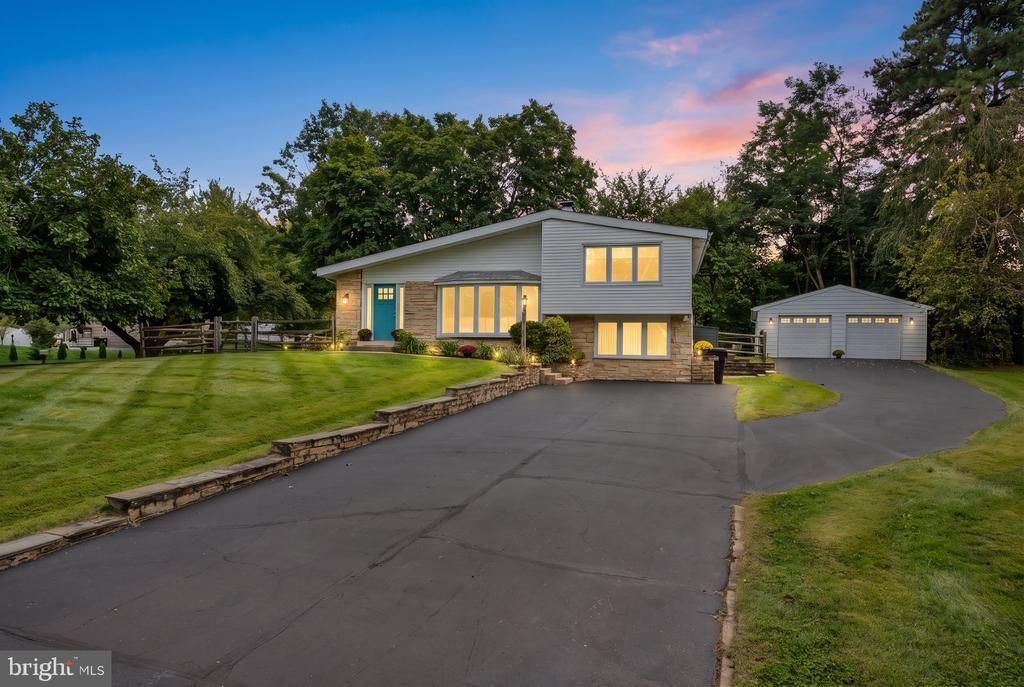 1602 WOODFORD WAY, BLUE BELL, PA 19422