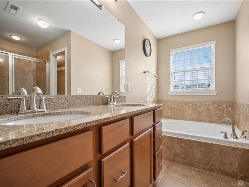 9756 Crooked Creek Drive, Centerville, OH 45458 Photo 15