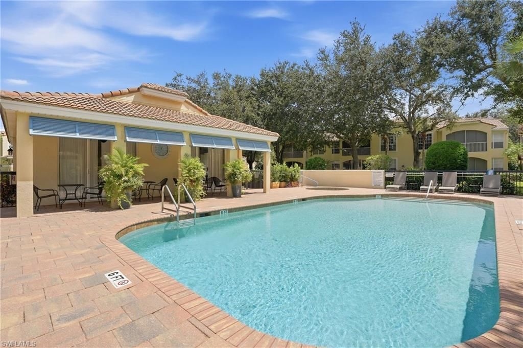 73 Silver Oaks Cir , Unit 10201, Naples, FL 34119 Photo