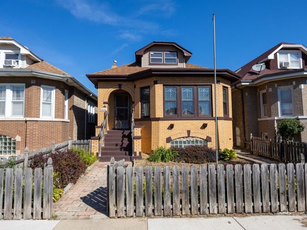 5226 W Wolfram Street, Chicago, IL 60641