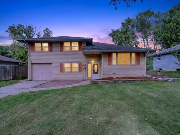 3804 Seward Avenue , Rockford, IL 61108