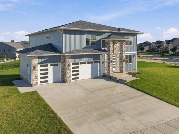 6589 Blackbird Lane , Bettendorf, IA 52722