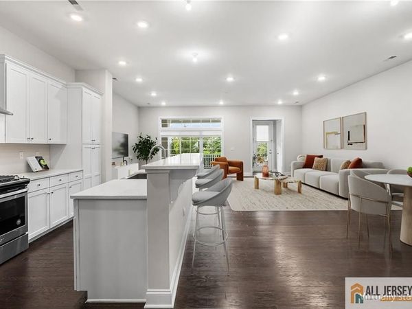 38 Hamilton Drive, Cranbury, NJ 08512