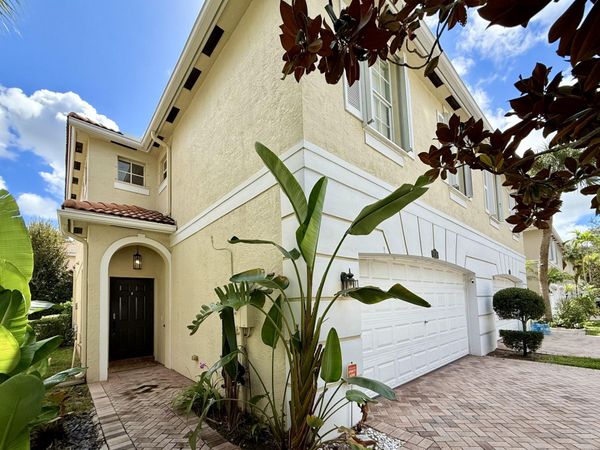 9138 Villa Palma Lane, Palm Beach Gardens, FL 33418