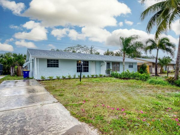 2319 NE Rustic Way, Jensen Beach, FL 34957
