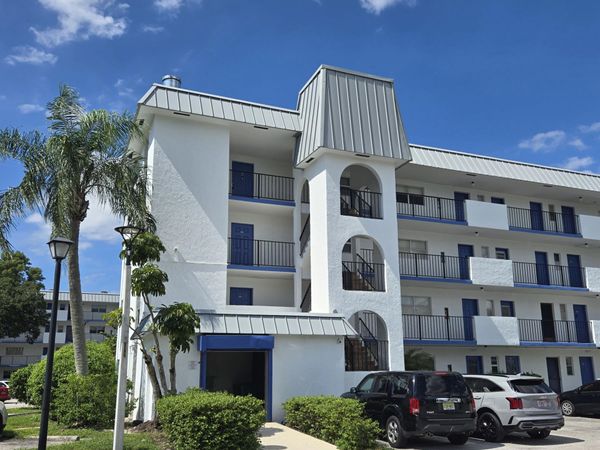 6061 N FALLS CIR Drive, Unit 214, Lauderhill, FL 33319