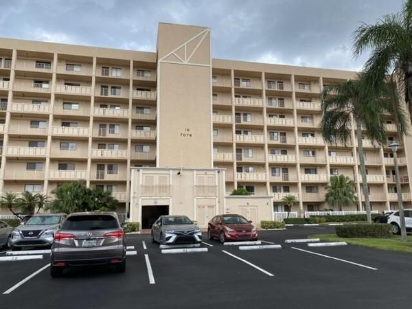 7076 Huntington Lane, Unit 805, Delray Beach, FL 33446