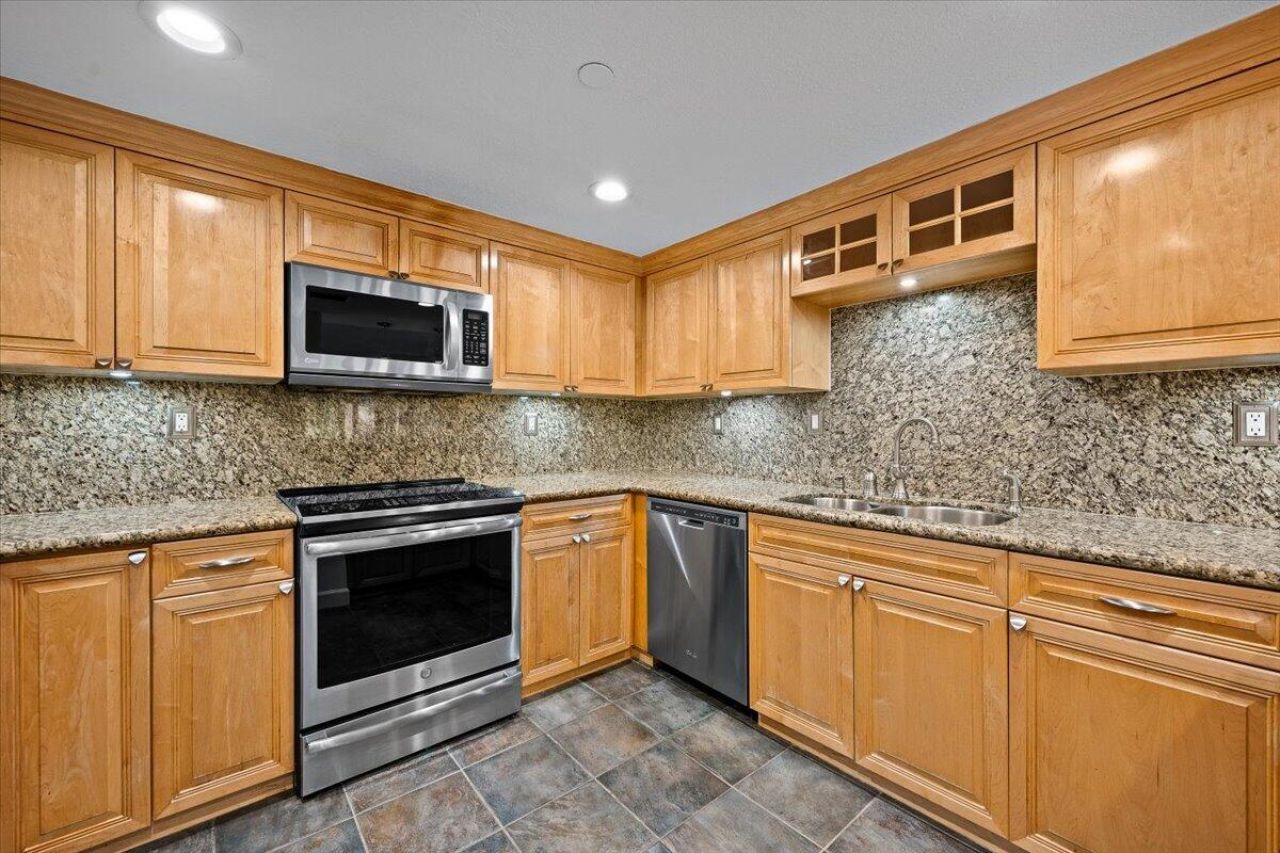 526 Oak Harbour Drive, Unit 526, Juno Beach, FL 33408 Photo