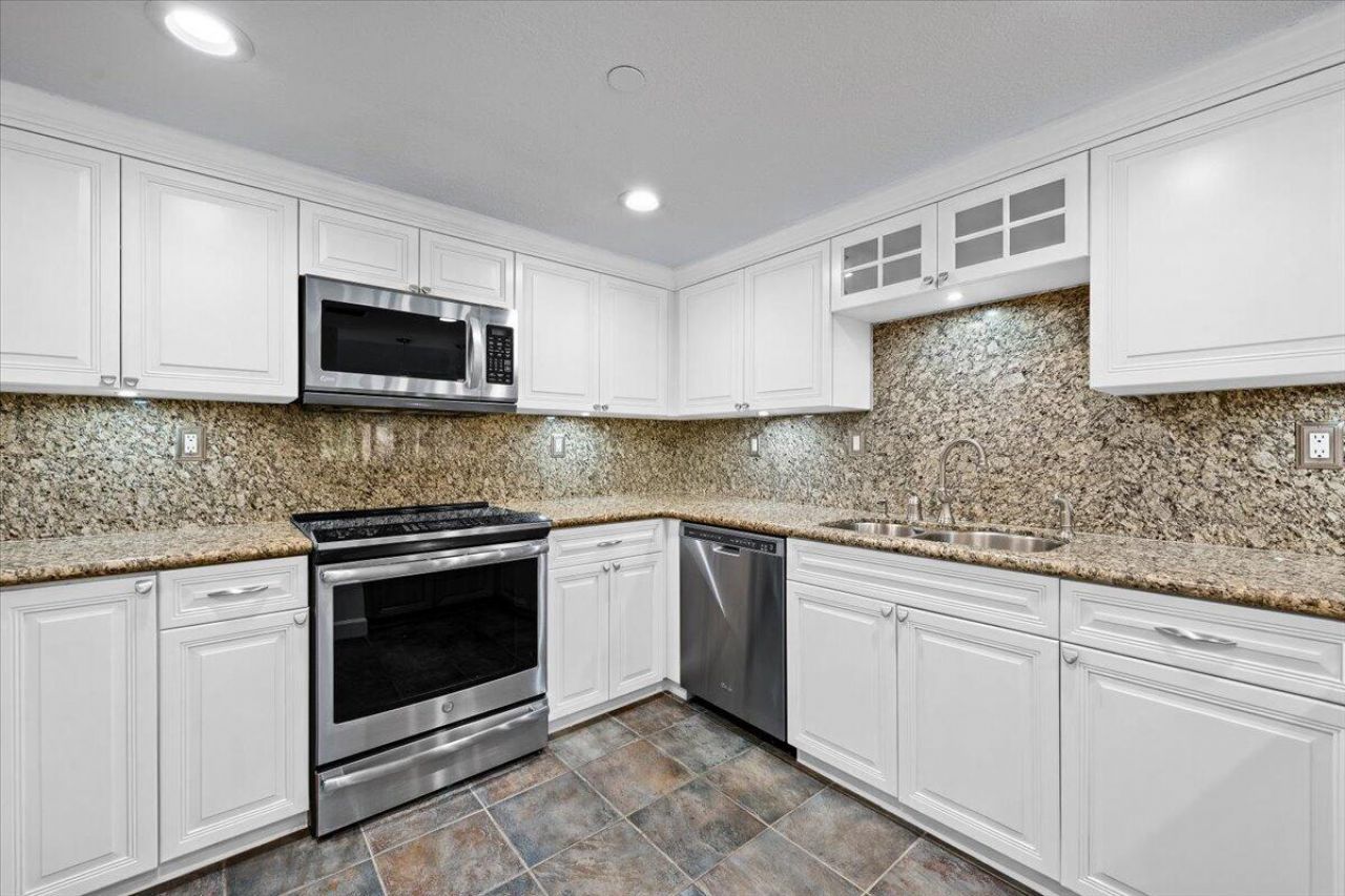 526 Oak Harbour Drive, Unit 526, Juno Beach, FL 33408 Photo
