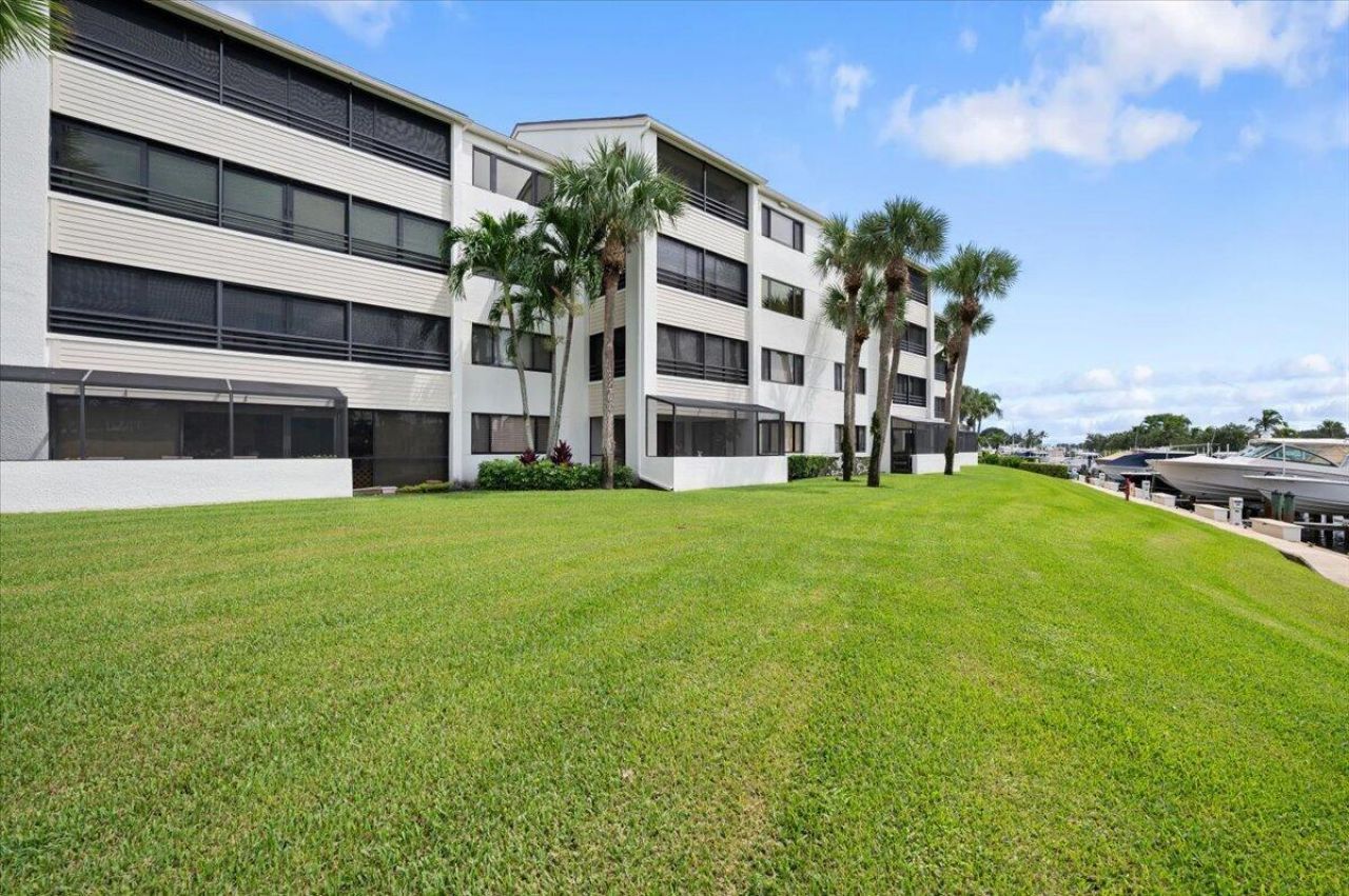 526 Oak Harbour Drive, Unit 526, Juno Beach, FL 33408 Photo
